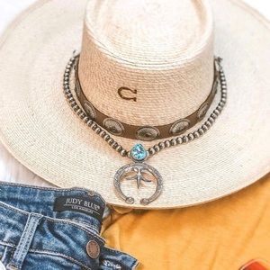 Like NEW Charlie 1 Horse hat High desert palm style with concho hat band - small